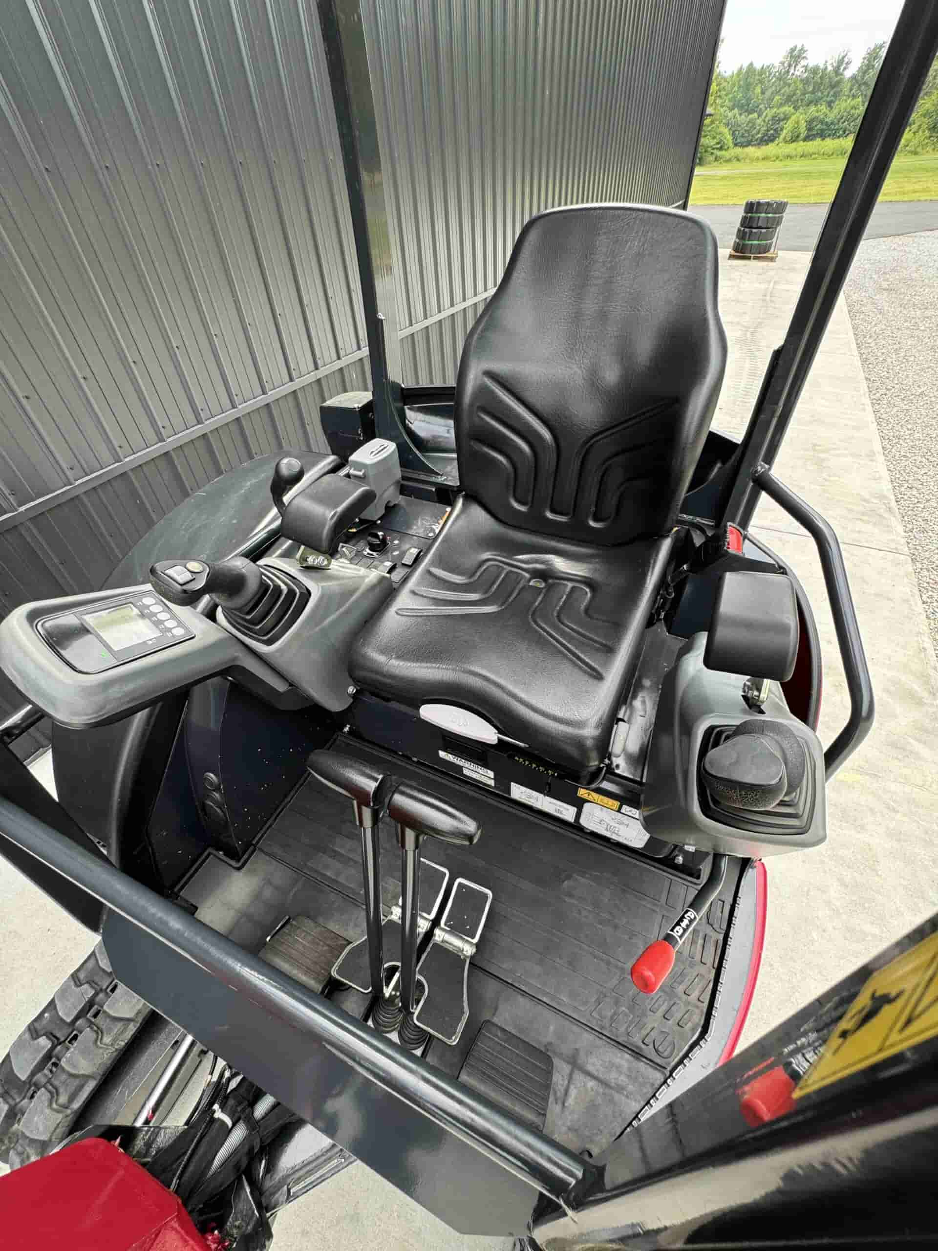 2022 YANMAR VIO25
